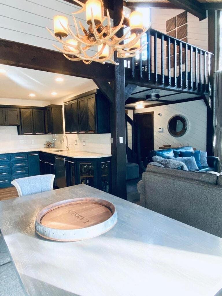 7 Guests 3BR 3BA Spacious & Beautiful Area Apartment in Brian Head