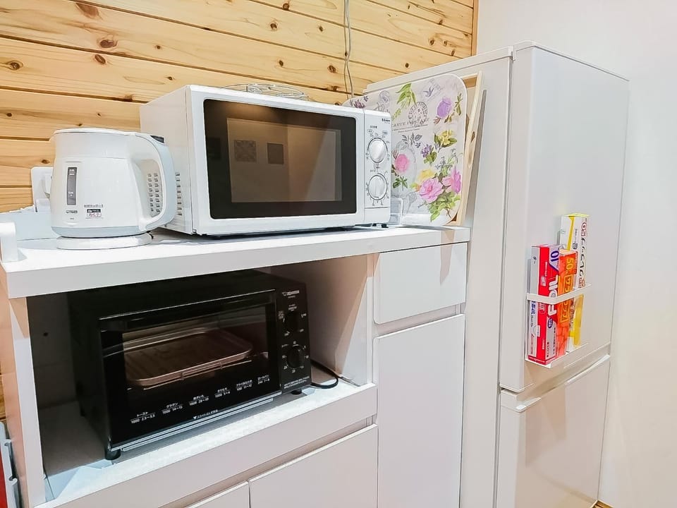 Kitchen or kitchenette, oven, toaster
