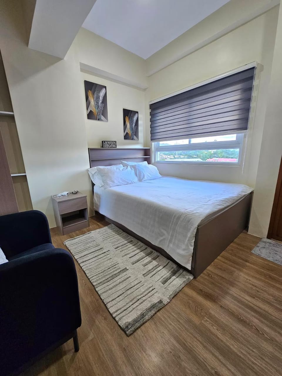 Bed, Living room, Photo of the whole room, Seating area, Bedroom
