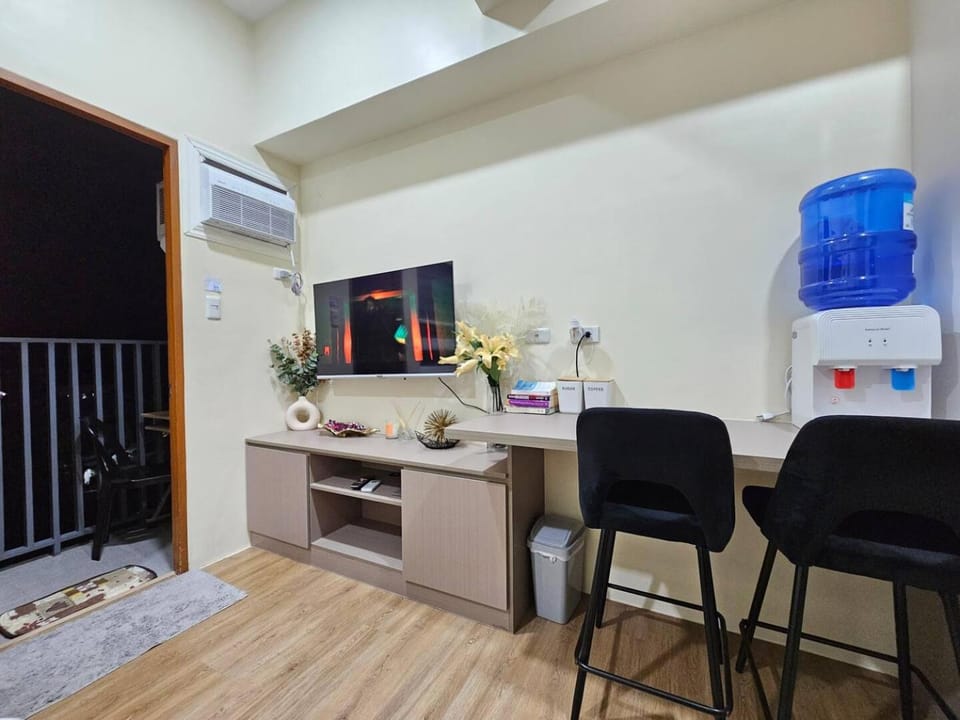TV and multimedia, Kitchen or kitchenette, Living room, Seating area, Dining area, minibar, air conditioner