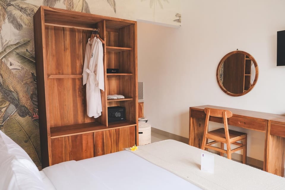 Bedroom, wardrobe