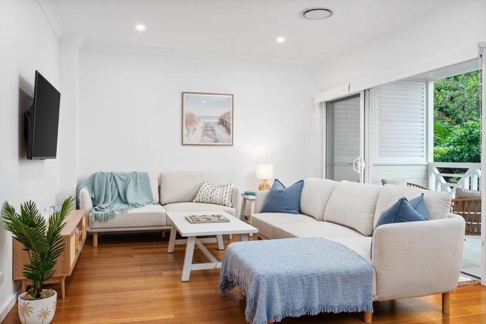 Avoca Beach - The Round Drive House in Terrigal