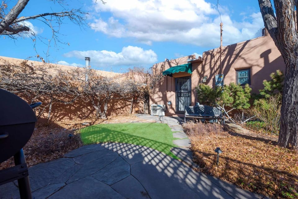 Casita Gomez- Courtyard - Quiet - Railyard - 1BR House in Santa Fe
