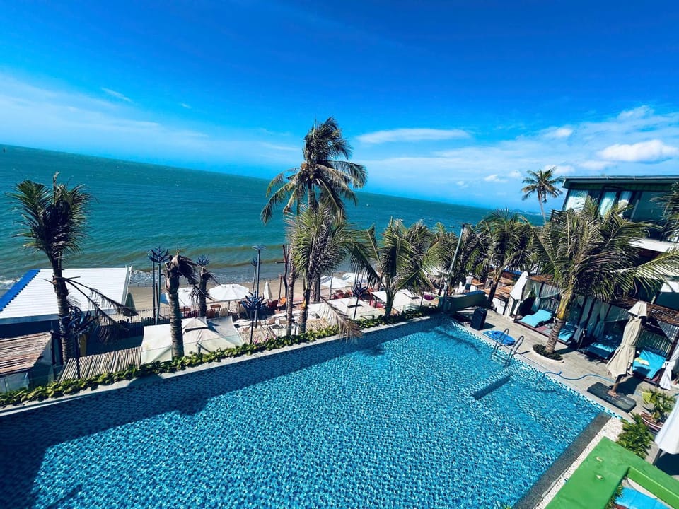 Nearby landmark, Day, Natural landscape, Beach, Pool view, Sea view, Swimming pool, sunbed