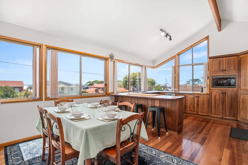 Wavesong by Experience Jervis Bay House in Vincentia