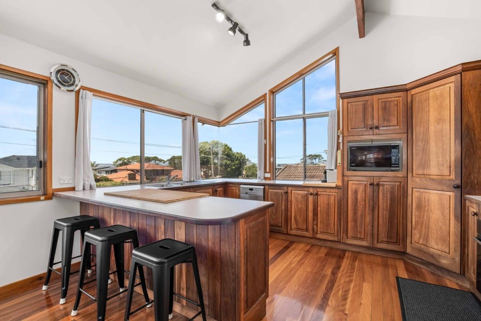 Wavesong by Experience Jervis Bay House in Vincentia