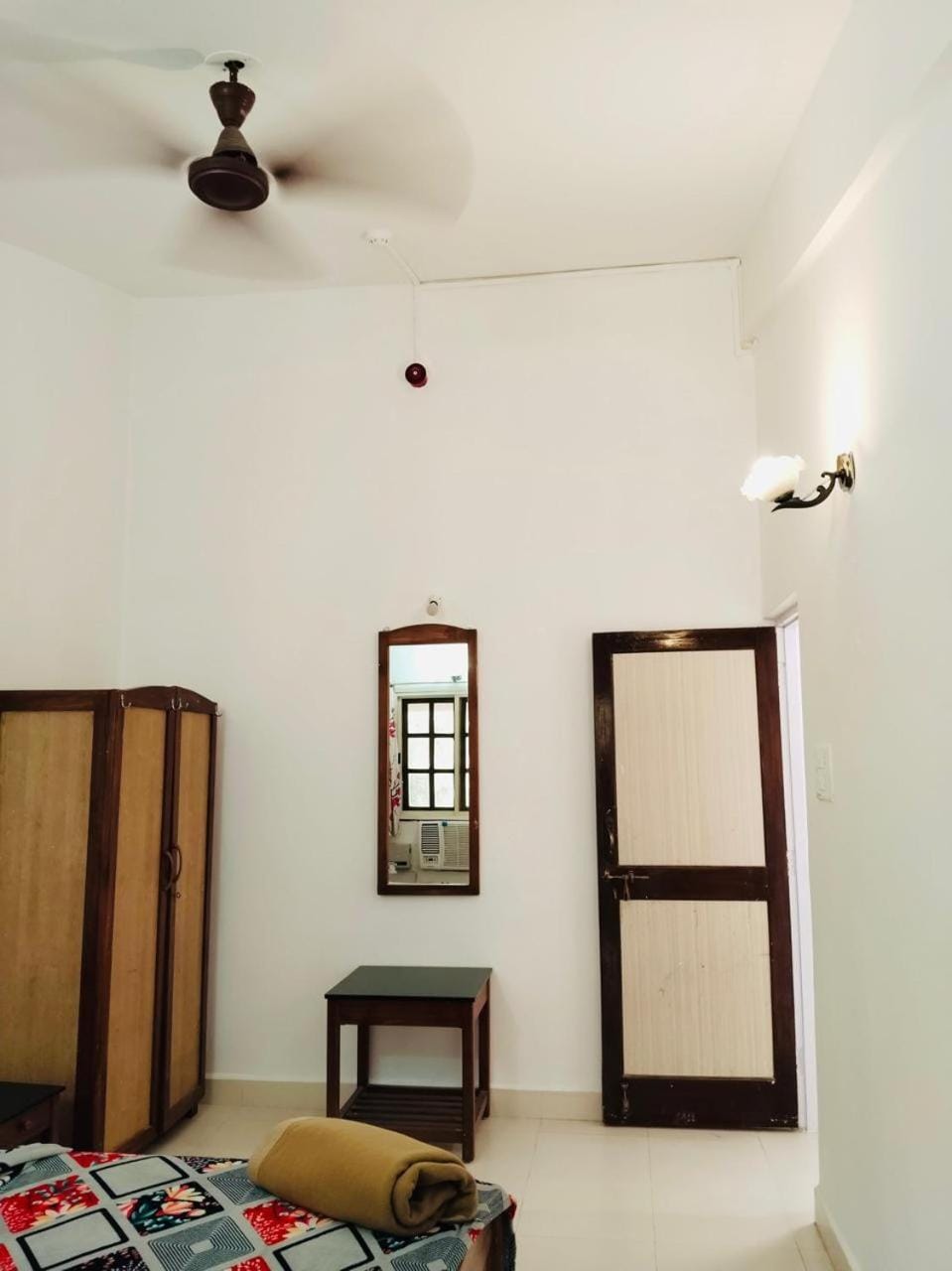 Bed, Photo of the whole room, Bedroom, fireplace, wardrobe