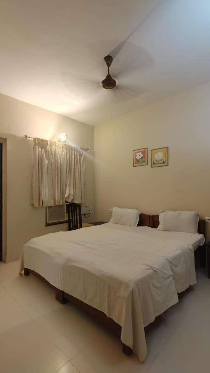 Bed, Photo of the whole room, Bedroom, fireplace