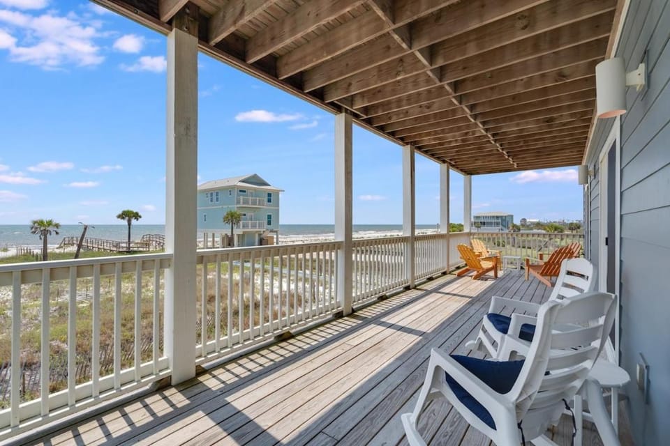 Cape Ocean Front - Jacuzzi - Elevator - Arcade Games! House in Florida