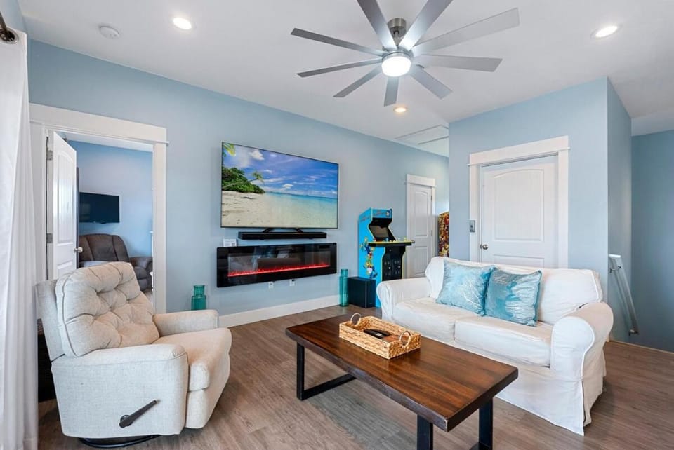 Cape Ocean Front - Jacuzzi - Elevator - Arcade Games! House in Florida