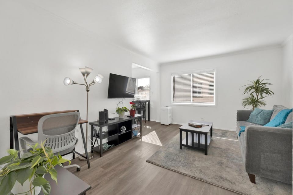 Communal lounge/ TV room, TV and multimedia, Living room, Seating area