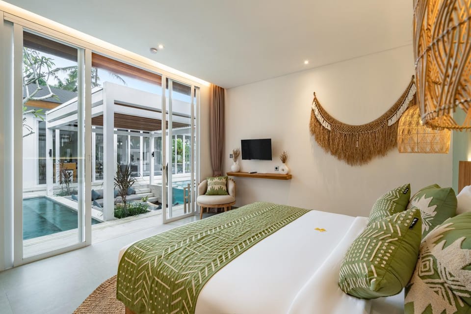 Bed, TV and multimedia, View (from property/room), Bedroom, air conditioner