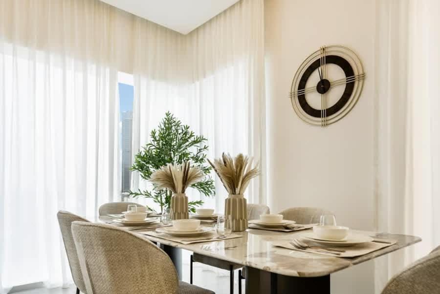 FAM Living - 3 bedroom and Maids Room Retreat Overlooking Dubai Canal Apartment in Dubai