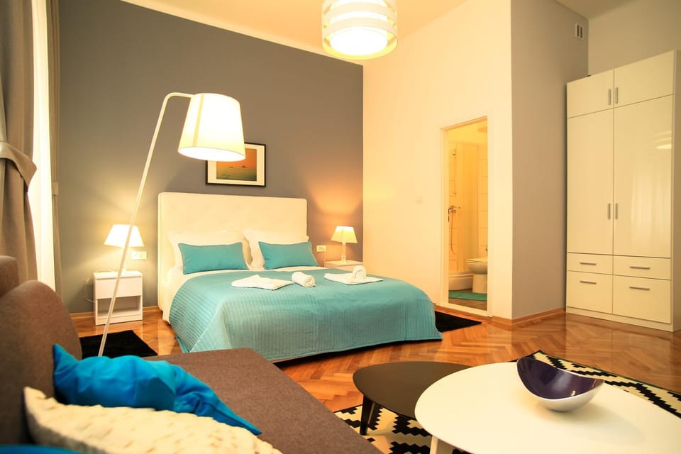 Bathroom, Seating area