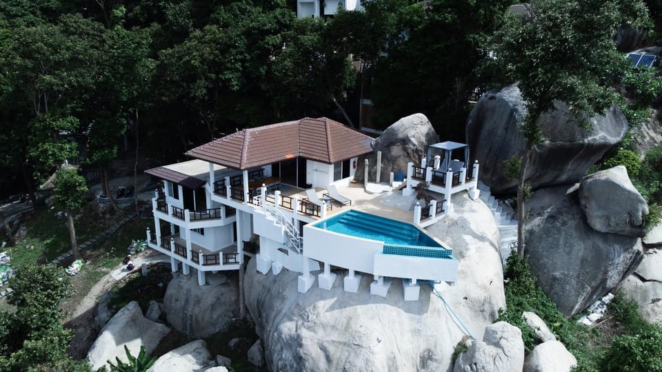 Property building, Day, Natural landscape, Balcony/Terrace, Pool view, Swimming pool, Swimming pool