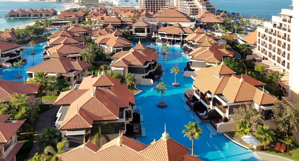 Neighbourhood, Swimming pool, Location