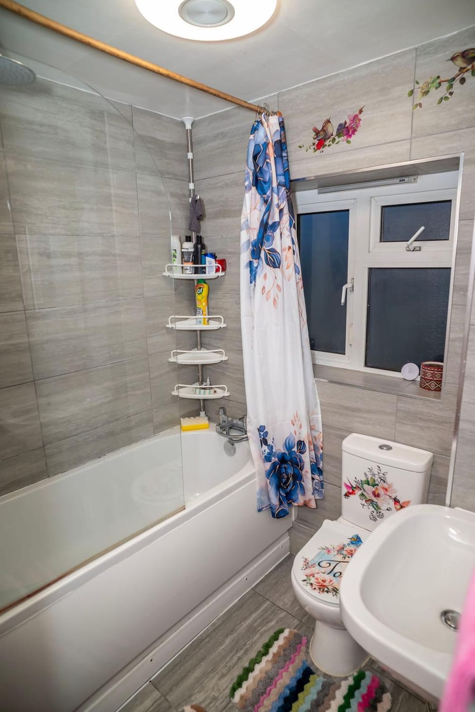 Toilet, Bathroom, Decorative detail, Bath