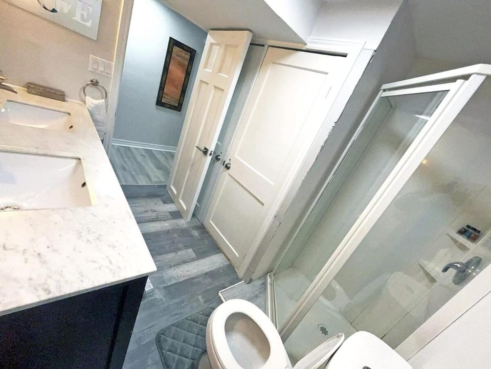Hamilton Chic Retreat - Cozy Winter Getaway Apartment in Hamilton