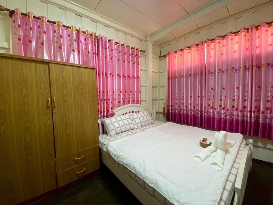 Bed, Photo of the whole room, Bedroom, towels, wardrobe