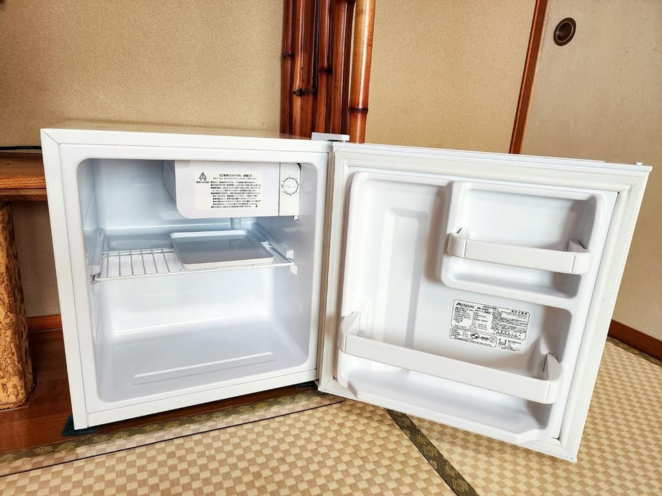 Photo of the whole room, Area and facilities