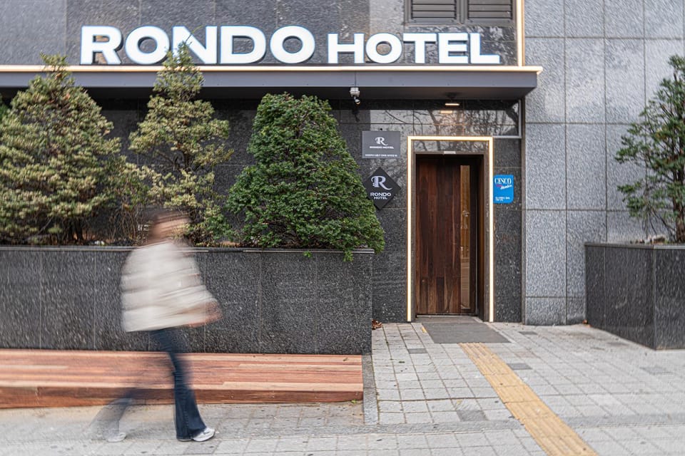 Property building, Facade/entrance, Property logo or sign