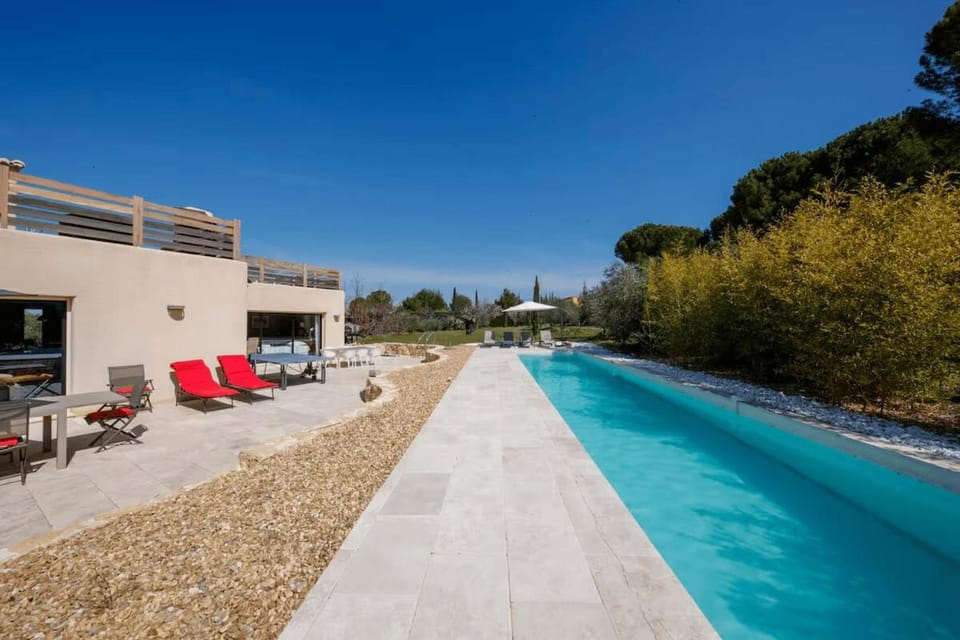 Property building, Day, Natural landscape, Pool view, Swimming pool