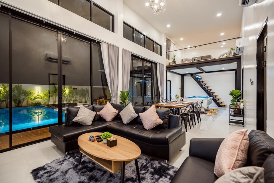 Communal lounge/ TV room, Living room, Seating area