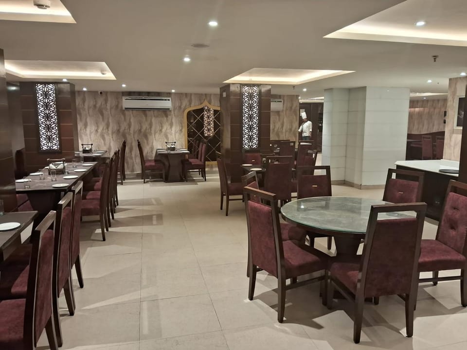 Restaurant/places to eat, Restaurant/places to eat