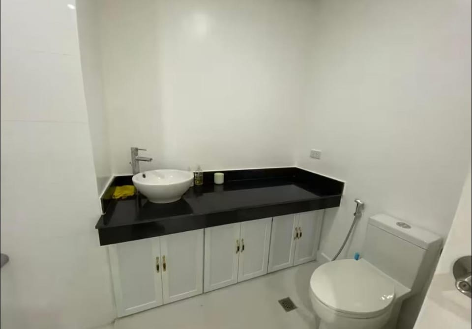 1 Bedroom Unit at One Pontefino Tower Apartment hotel in Batangas