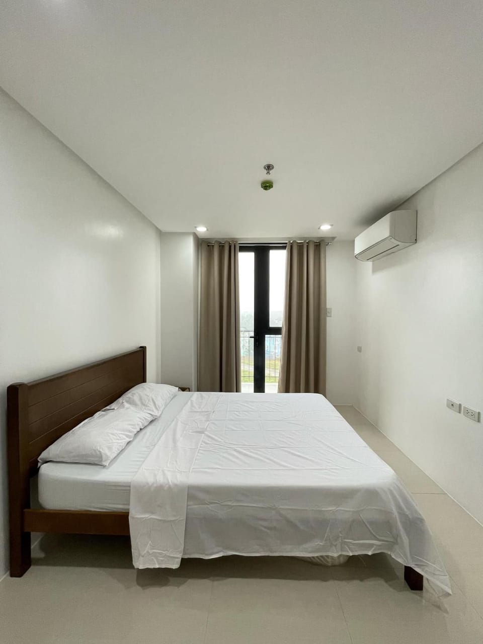 1 Bedroom Unit at One Pontefino Tower Apartment hotel in Batangas