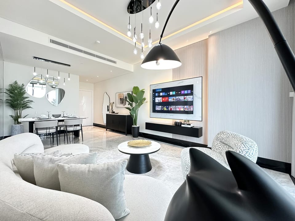 Trophy-Lux 1BR Jacuzzi Suite Busbay W Big Balcony Apartment in Dubai