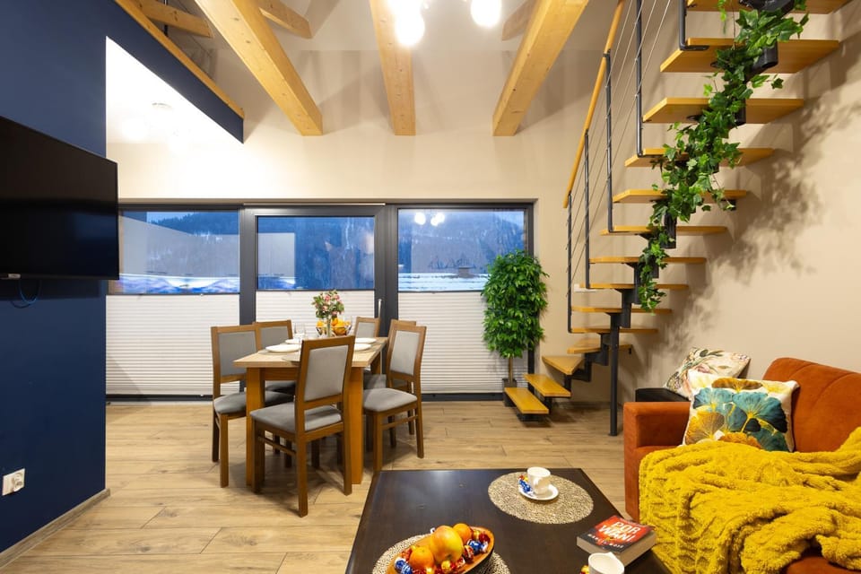 Living room, Seating area, Dining area