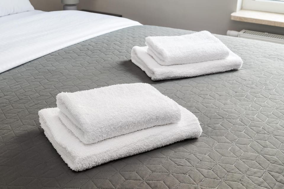 Bed, Photo of the whole room, Bedroom, towels