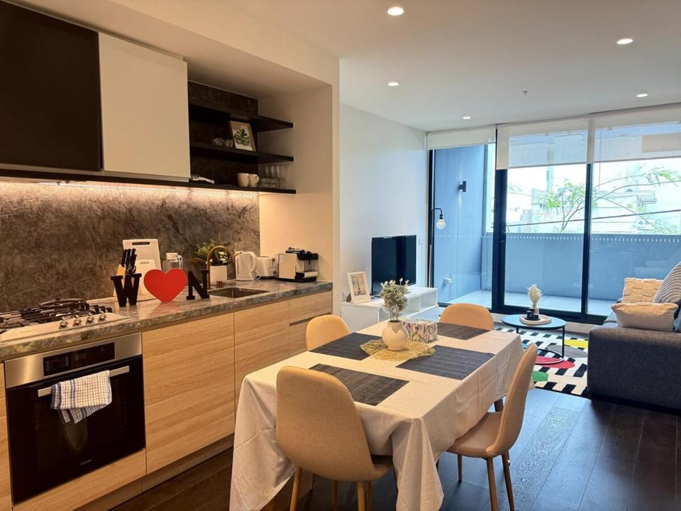 Beauty 2Bed Apt Parking West Mel Apartment in Melbourne
