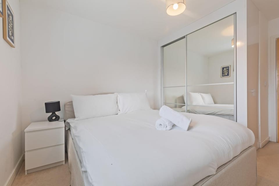 Spacious and Modern 2BR Stay Free Parking and WiFi Apartment in The Royal Town of Sutton Coldfield