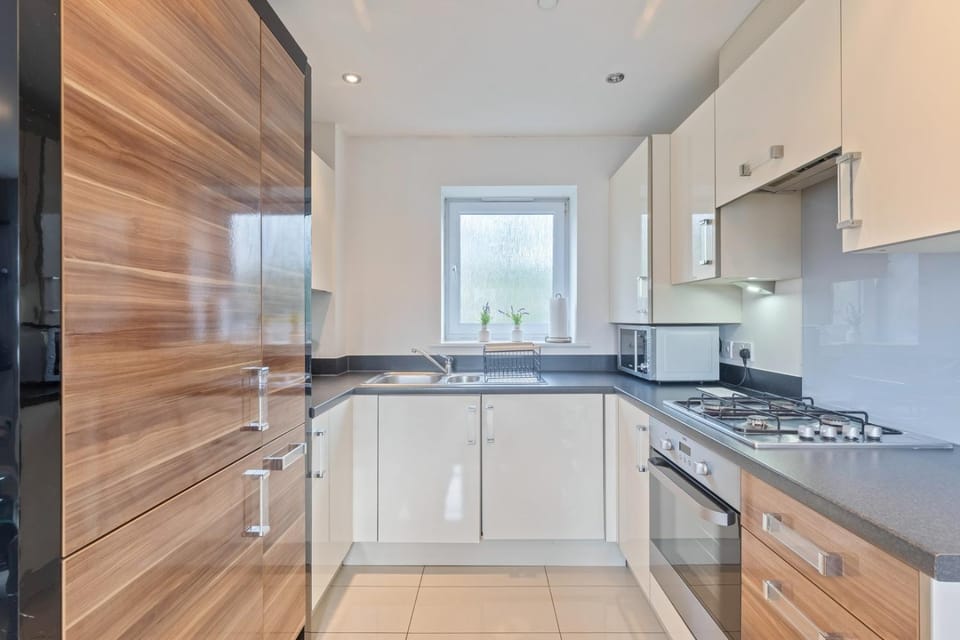 Spacious and Modern 2BR Stay Free Parking and WiFi Apartment in The Royal Town of Sutton Coldfield
