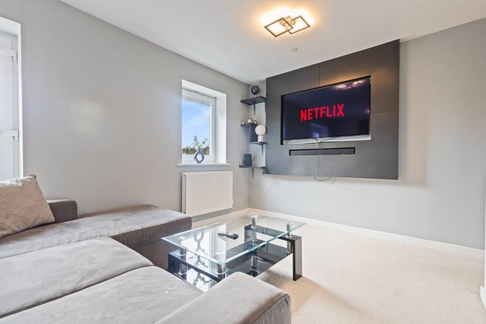 Spacious and Modern 2BR Stay Free Parking and WiFi Apartment in The Royal Town of Sutton Coldfield