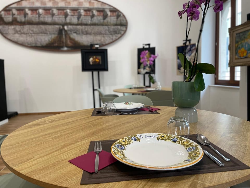 Living room, Seating area, Food, Breakfast