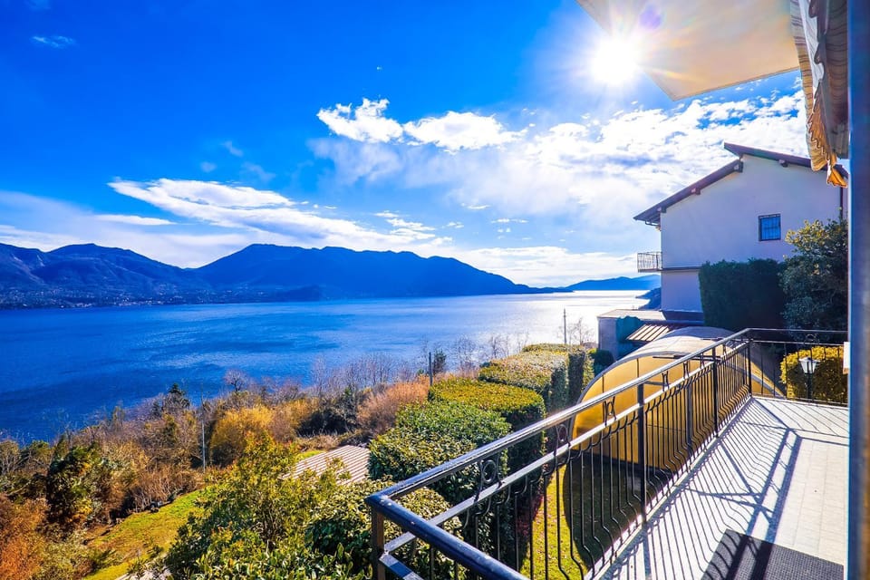 Balcony/Terrace, Lake view, Mountain view