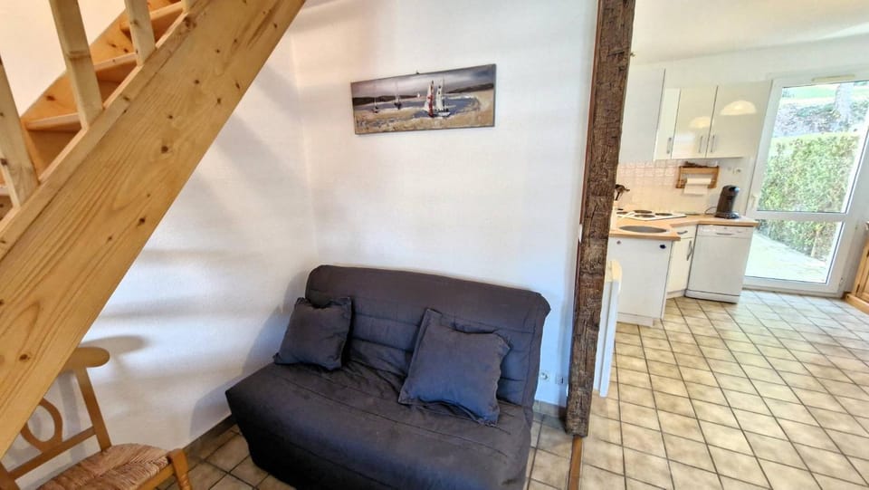 Kitchen or kitchenette, Living room, Seating area