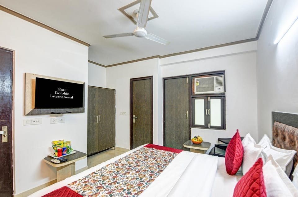 Bed, TV and multimedia, air conditioner