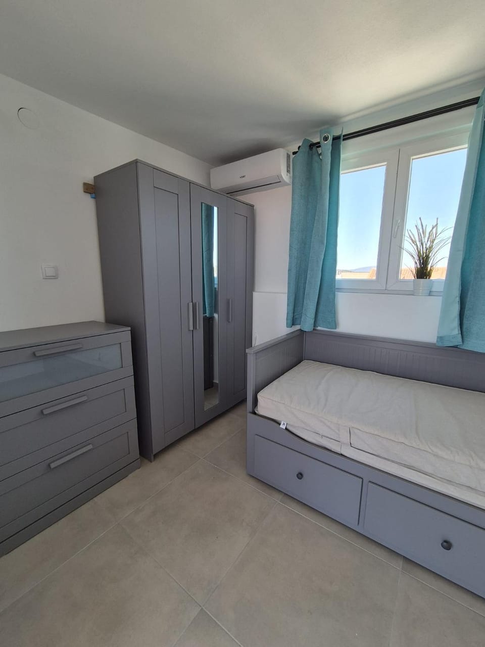 Bed, Photo of the whole room, Bedroom, wardrobe