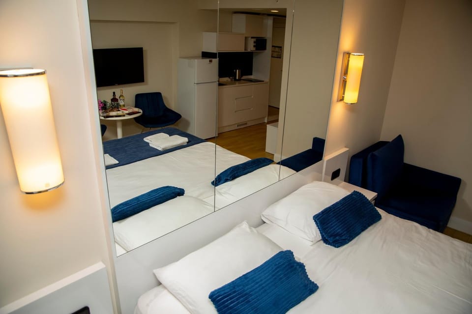Communal lounge/ TV room, TV and multimedia, Living room, Seating area