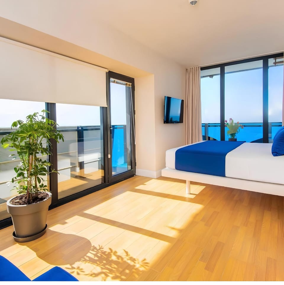 Communal lounge/ TV room, Bed, Natural landscape, TV and multimedia, View (from property/room), Balcony/Terrace, Living room, Photo of the whole room, Seating area, Evening entertainment, Bedroom, Sea view