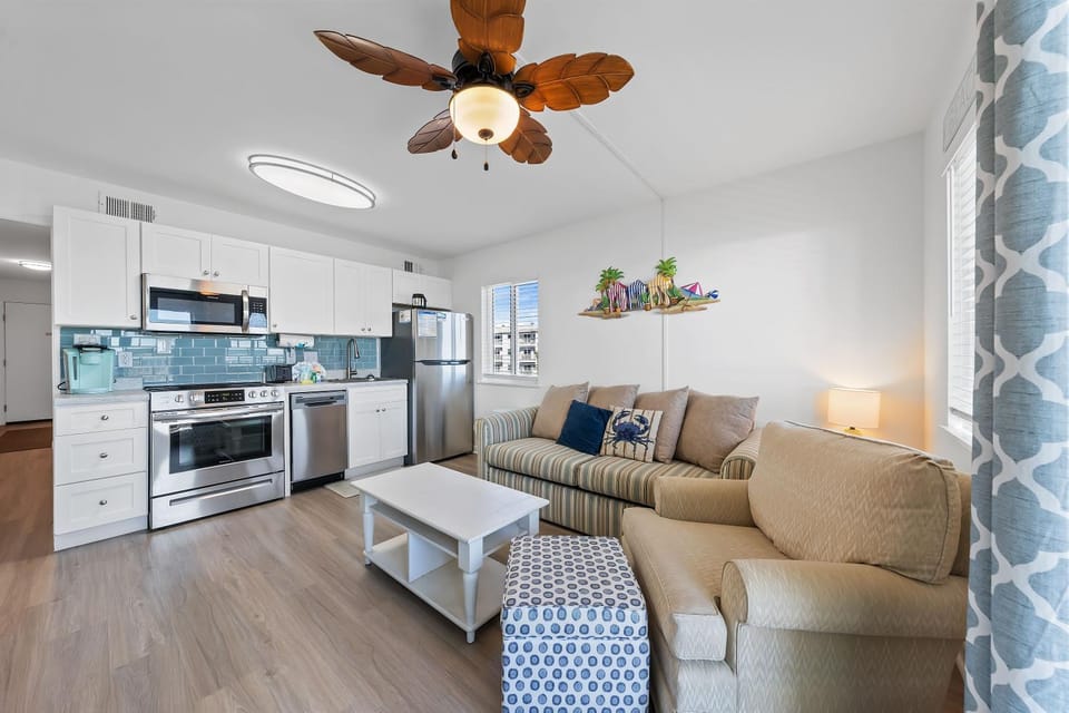 Kitchen or kitchenette, Living room