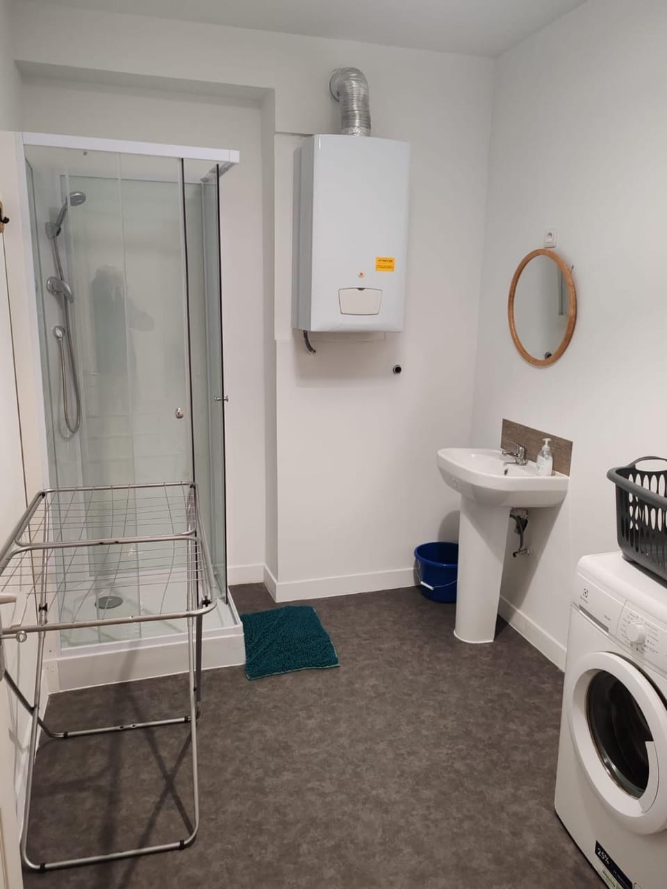 Shower, towels, dryer