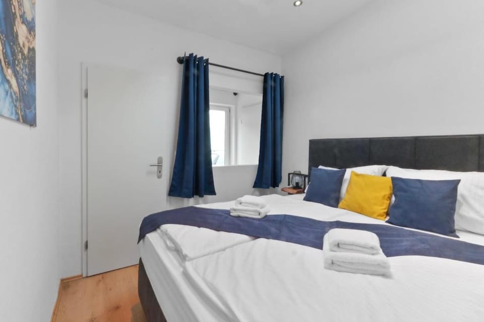 Hochwertiger ausgestatteter Bungalow für 8 Personen, 3 Schlafzimmer, 2 Parkplätze, WLAN Apartment in Dresden