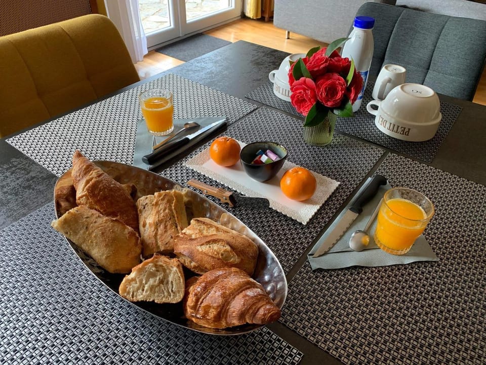 Food and drinks, Breakfast, Breakfast, Continental breakfast