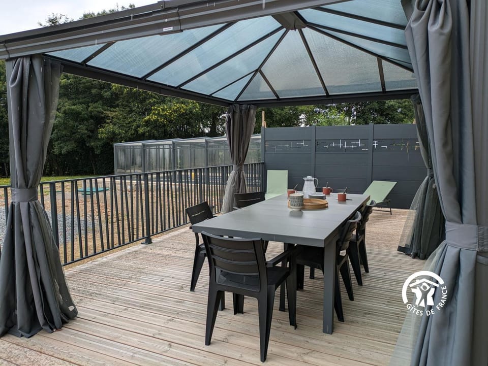 Patio, Dining area