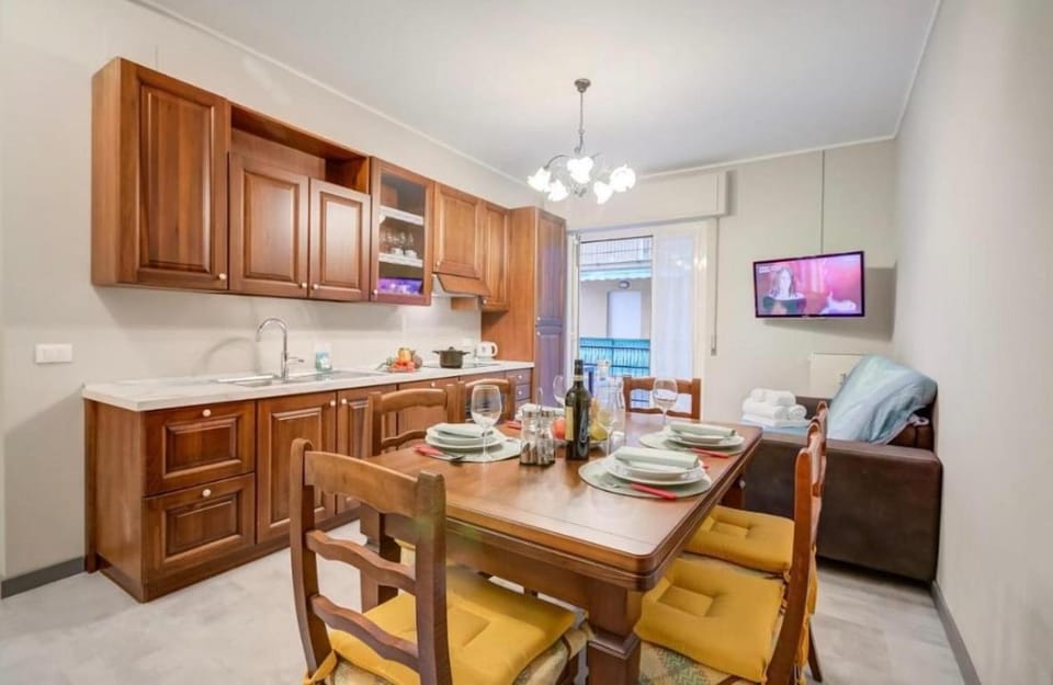 Vacation 100 meters from the beach! Apartment in Pietra Ligure